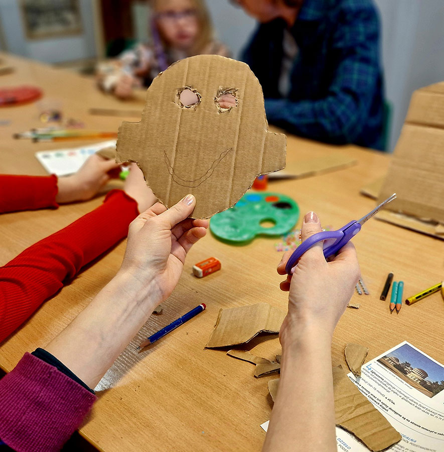 Warsztaty tworzenia ludowych masek karnawałowych w Muzeum Etnograficznym