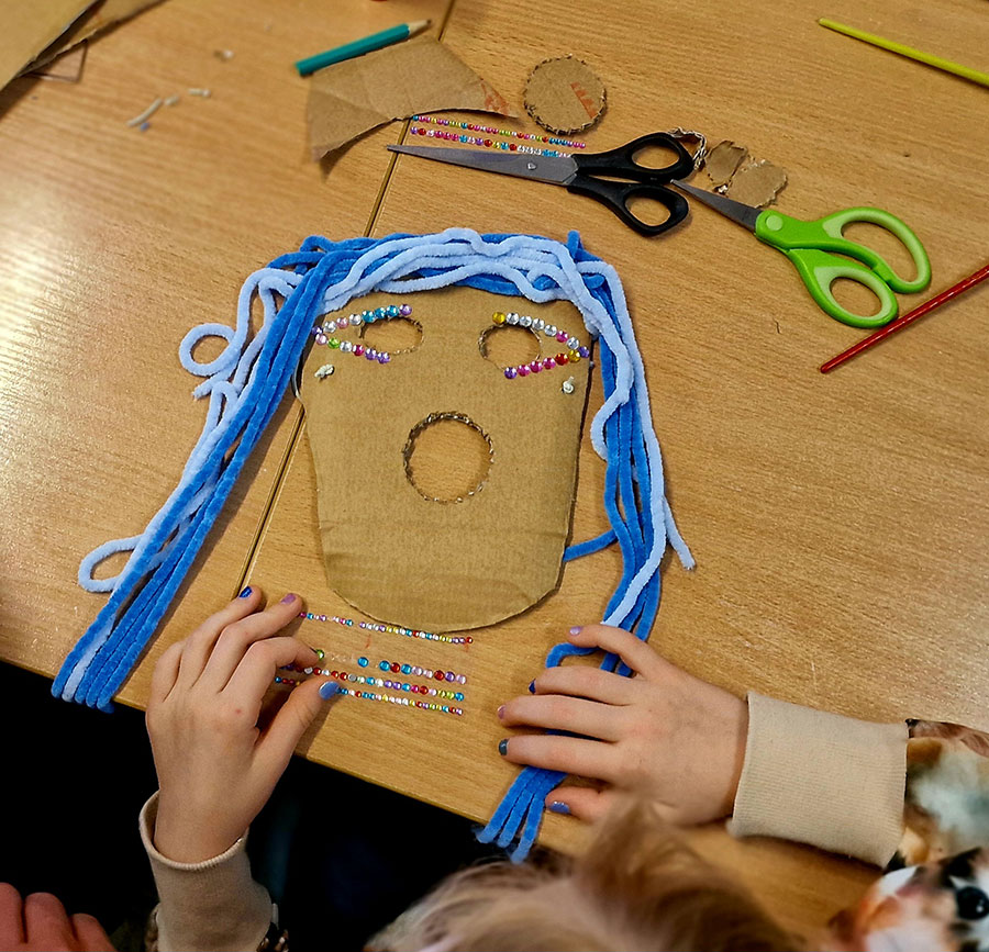 Warsztaty tworzenia ludowych masek karnawałowych w Muzeum Etnograficznym