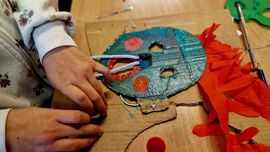 Warsztaty tworzenia ludowych masek karnawałowych w Muzeum Etnograficznym