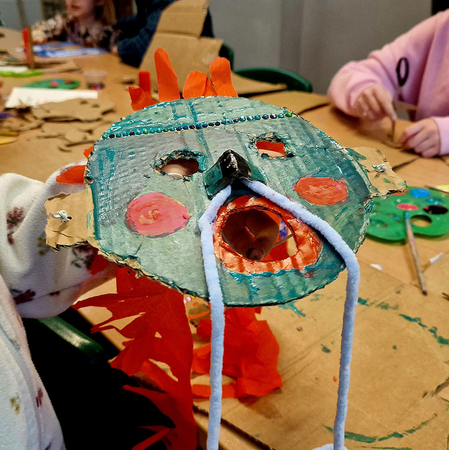 Warsztaty tworzenia ludowych masek karnawałowych w Muzeum Etnograficznym