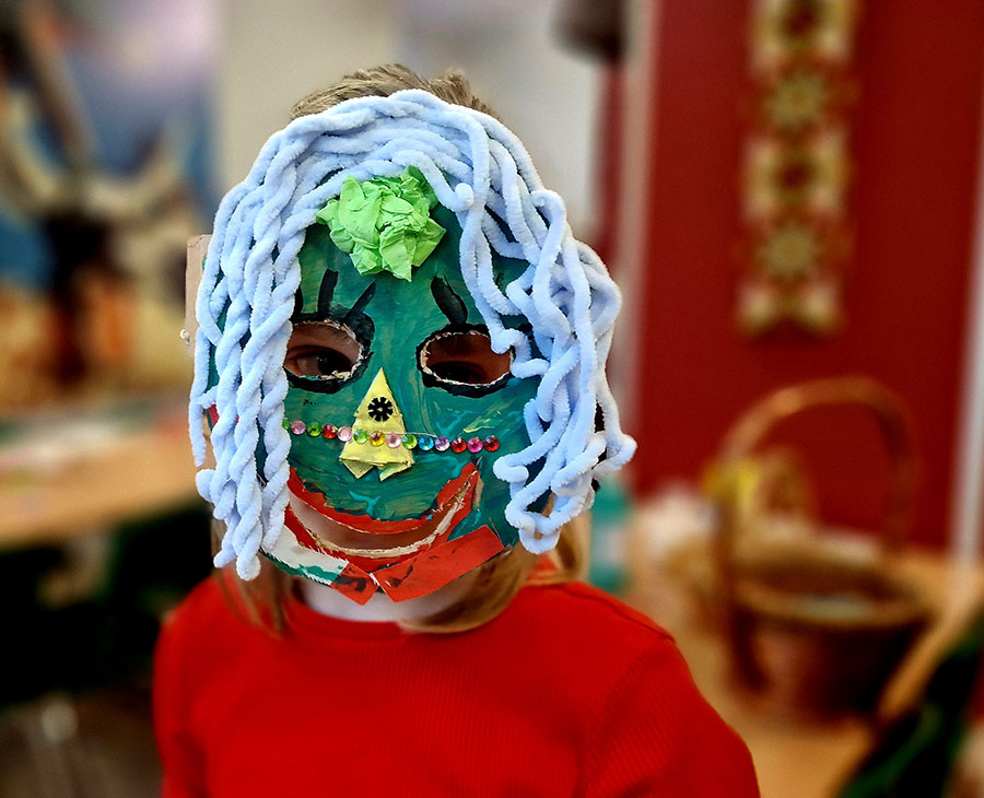 Warsztaty tworzenia ludowych masek karnawałowych w Muzeum Etnograficznym