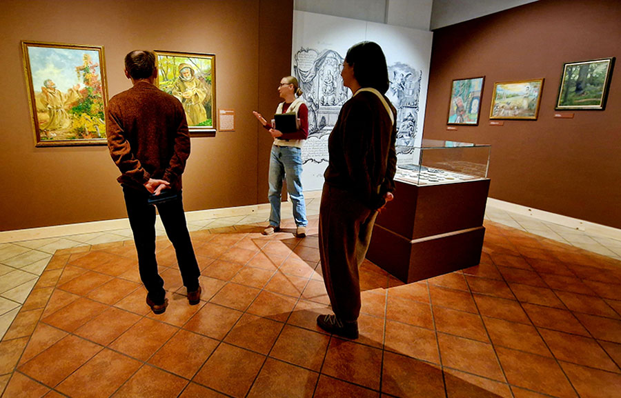 Oprowadzanie z audiodeskrypcją po wystawie „Kazanie do ptaków” w Muzeum Etnograficznym