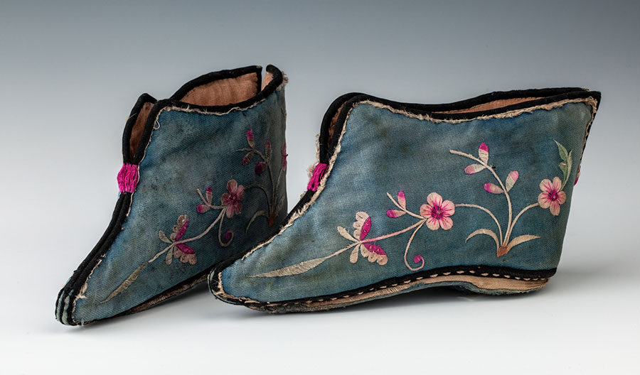 Małe chińskie haftowane buciki