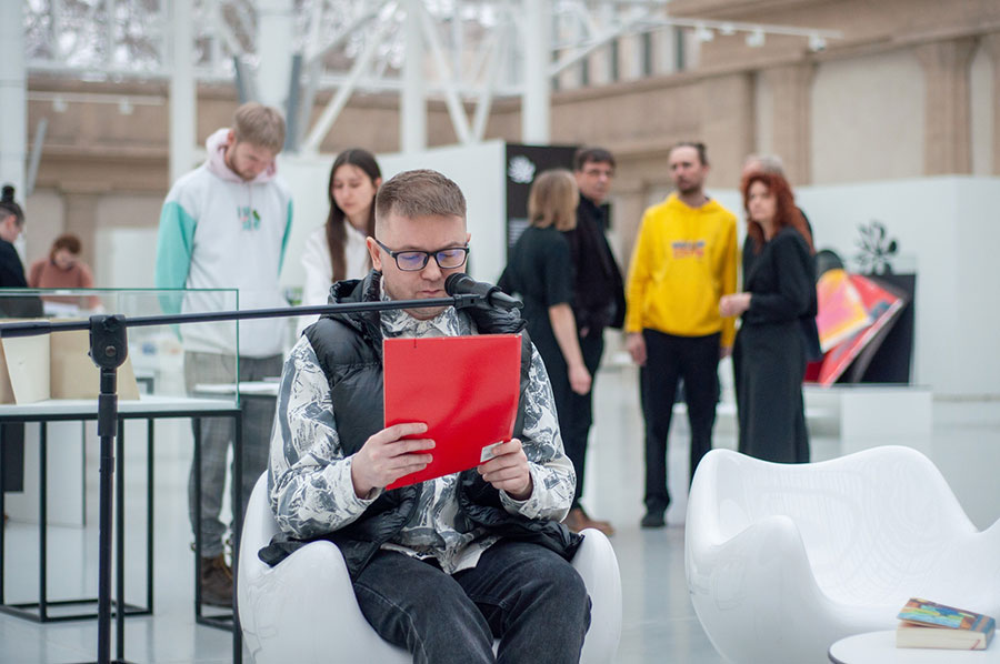 Maraton czytelniczy z Teatrem Czterech na zakończenie Ogólnopolskiego Przeglądu Sztuki Książki w Pawilonie Czterech Kopuł