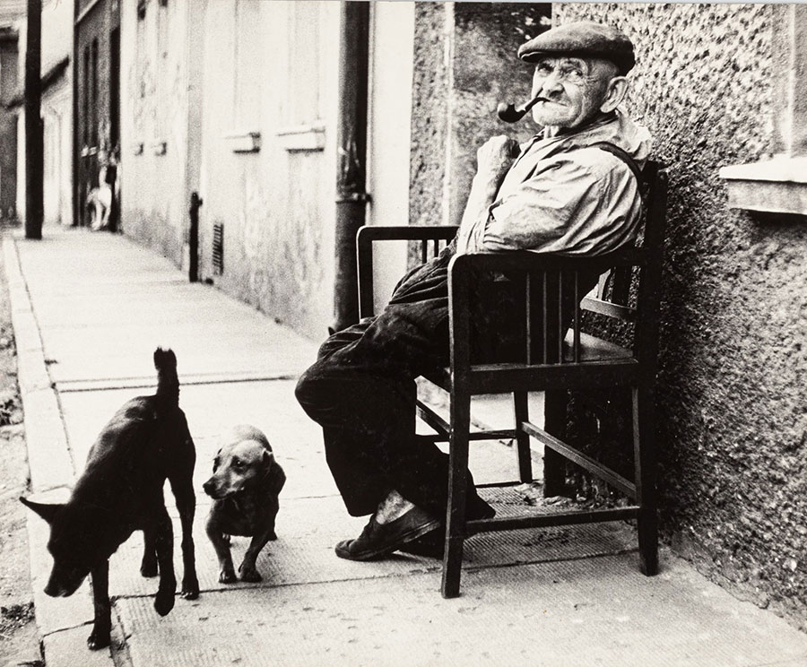 Zofia Rydet, „Oczekiwania” z cyklu „Czas przemijania”, 1955–1964