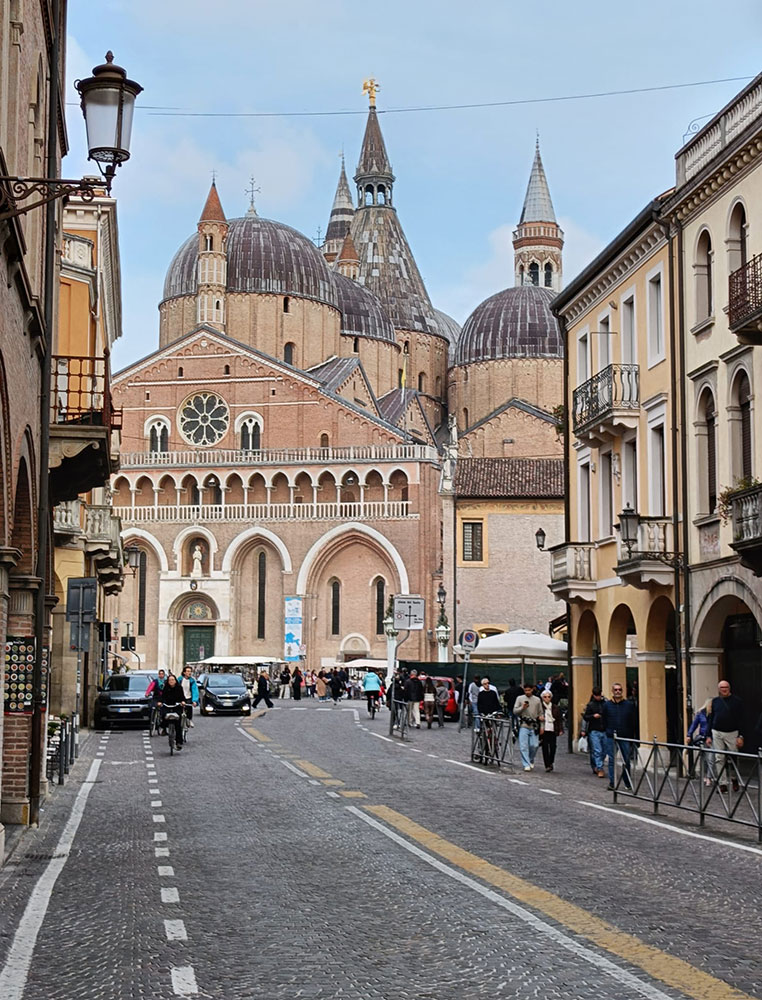 Współczesny widok bazyliki św. Antoniego w Padwie