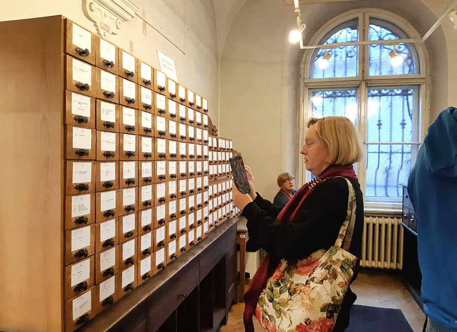 Oprowadzanie po Bibliotece Muzeum Narodowego we Wrocławiu dla Stowarzyszenia Przyjaciół Muzeum