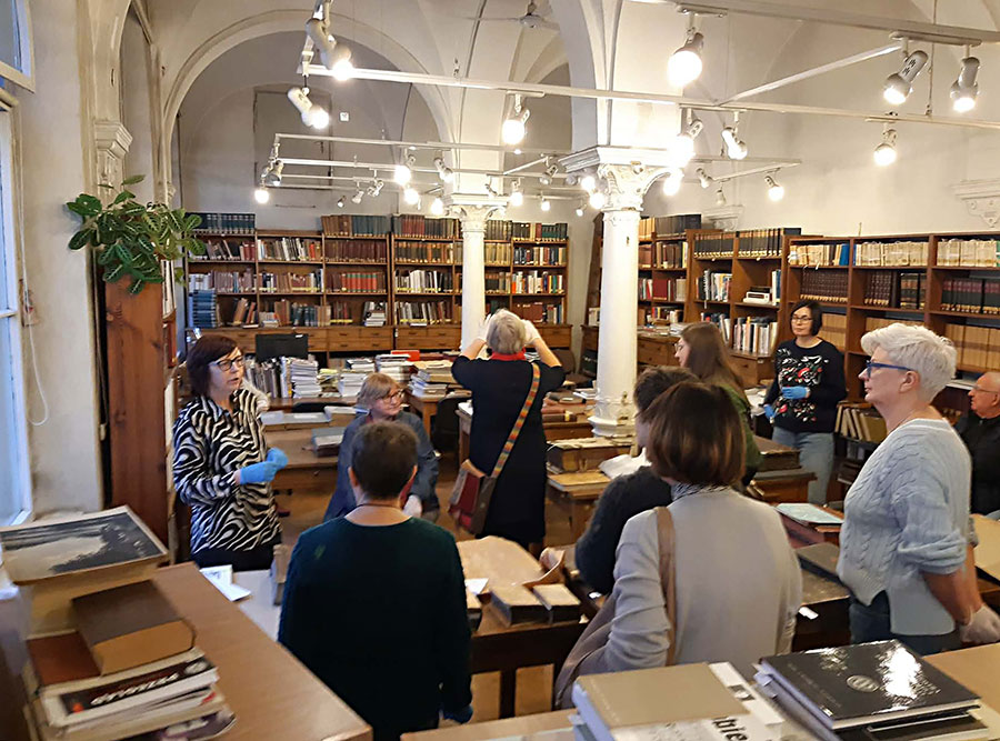 Oprowadzanie po Bibliotece Muzeum Narodowego we Wrocławiu dla Stowarzyszenia Przyjaciół Muzeum