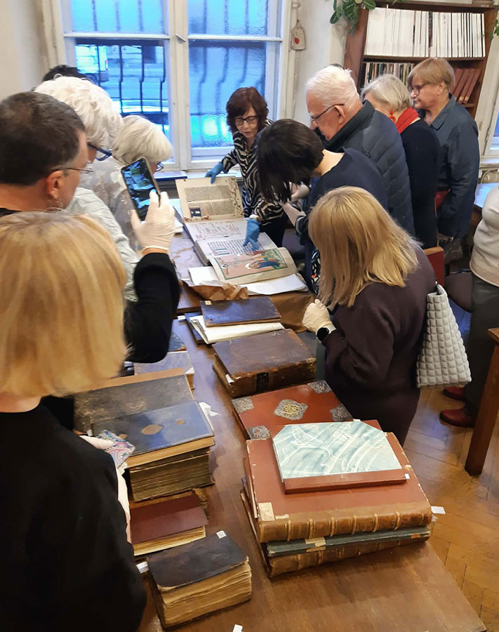 Oprowadzanie po Bibliotece Muzeum Narodowego we Wrocławiu dla Stowarzyszenia Przyjaciół Muzeum