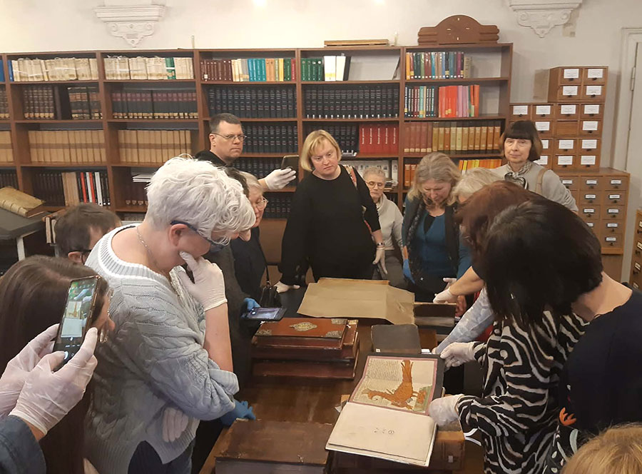 Oprowadzanie po Bibliotece Muzeum Narodowego we Wrocławiu dla Stowarzyszenia Przyjaciół Muzeum