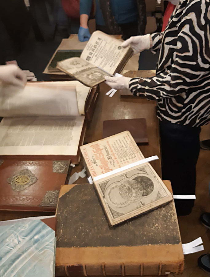 Oprowadzanie po Bibliotece Muzeum Narodowego we Wrocławiu dla Stowarzyszenia Przyjaciół Muzeum