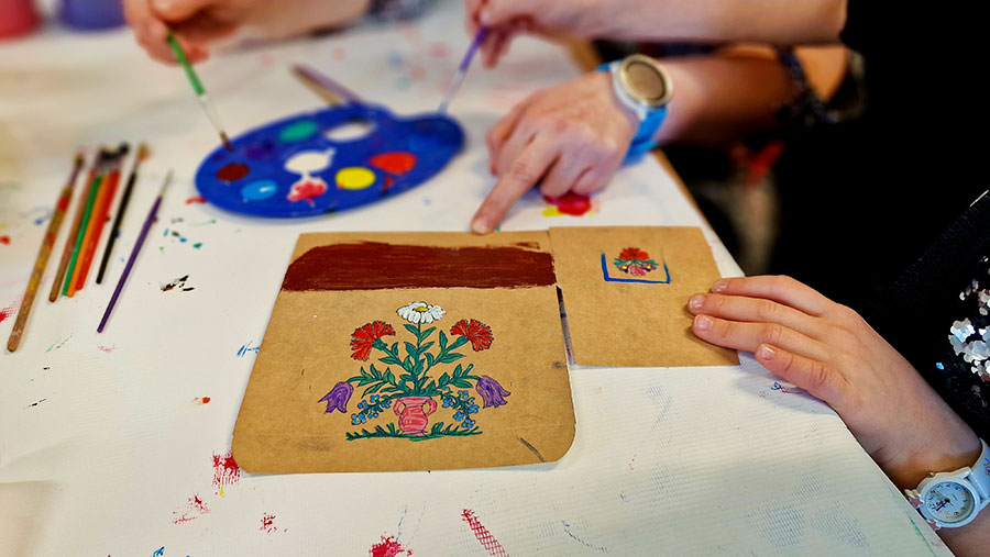 Malowana etnoskrzyneczka marzeń