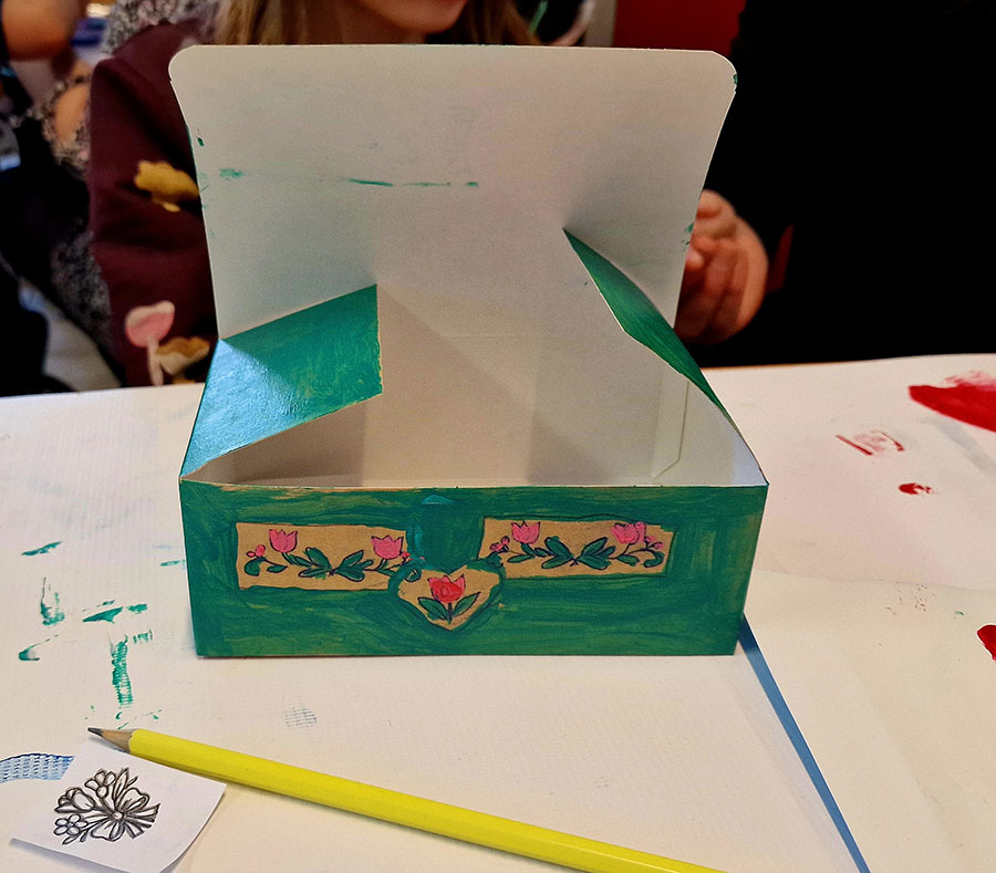 Malowana etnoskrzyneczka marzeń