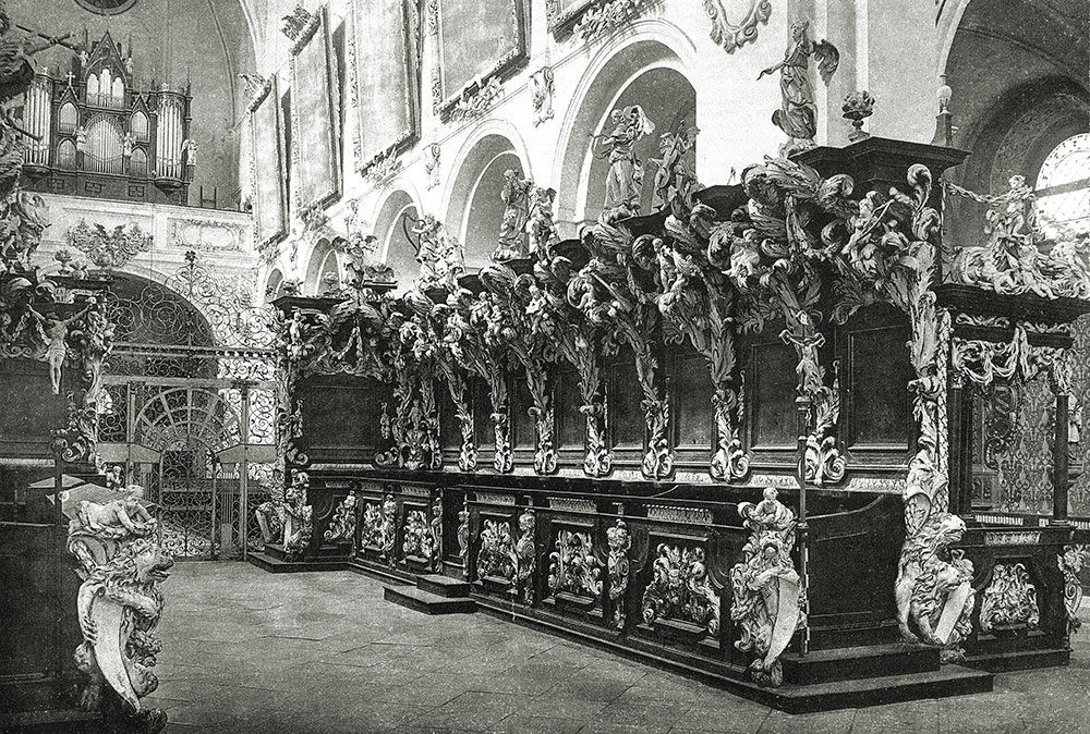 Stalle z kościoła w Lubiążu na fotografii przedwojennej – stan przez zniszczeniem