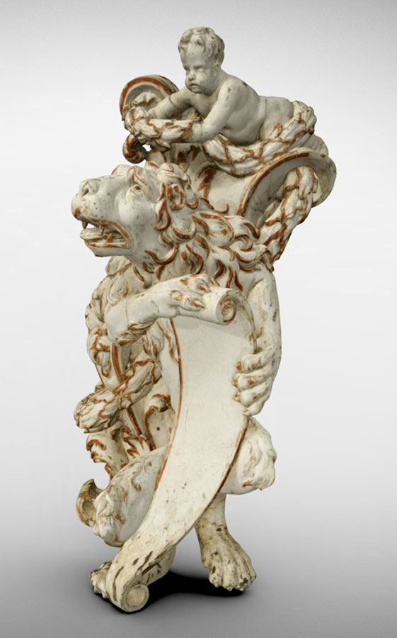 Rzeźbiony lew i putto