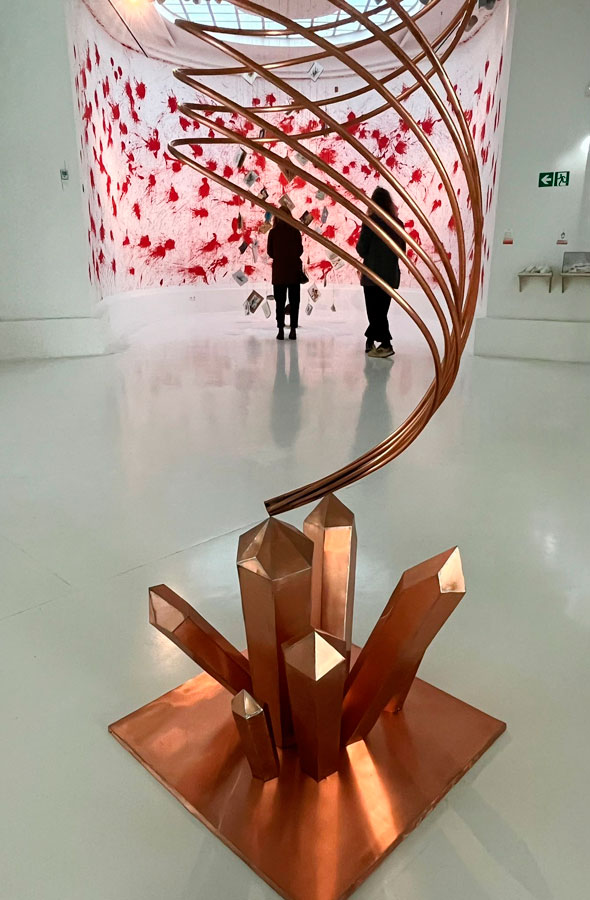 „Wschód słońca na Zachodzie” – fotorelacja z oprowadzania dla Stowarzyszenia Przyjaciół Muzeum (jedna z rzeźb)