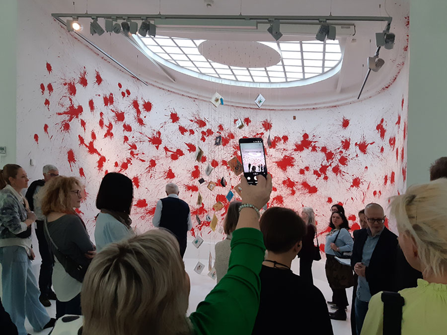 „Wschód słońca na Zachodzie” – fotorelacja z oprowadzania dla Stowarzyszenia Przyjaciół Muzeum