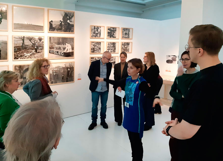 „Wschód słońca na Zachodzie” – fotorelacja z oprowadzania dla Stowarzyszenia Przyjaciół Muzeum