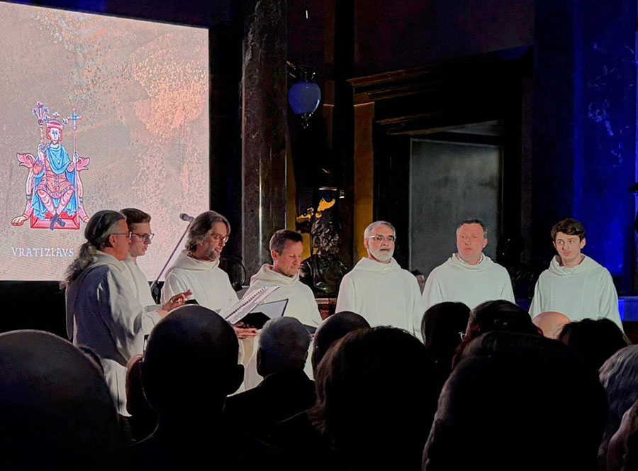 Korona Skarbu Średzkiego na wystawie w czeskiej Pradze