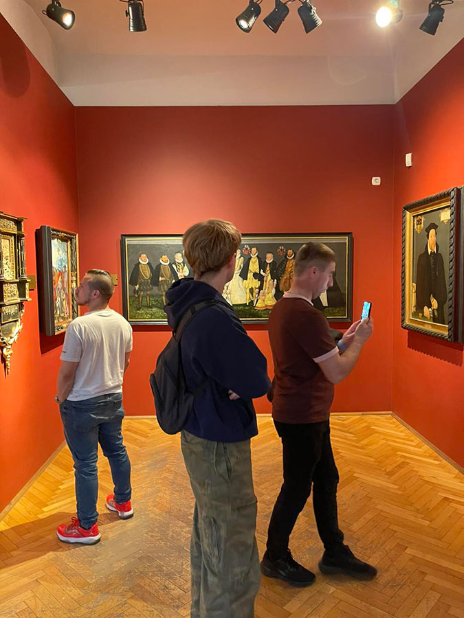 The Bridge z wizytą w Muzeum Narodowym