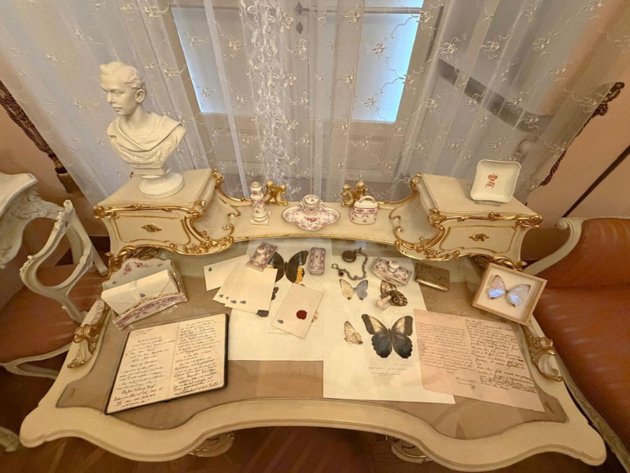 Wycieczka Stowarzyszenia Przyjaciół Muzeum Narodowego we Wrocławiu na wystawę porcelany księcia Sułkowskiego w Bielsku-Białym