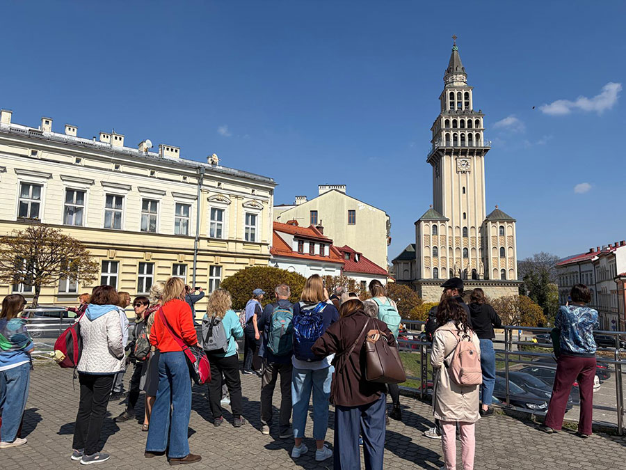 Wycieczka Stowarzyszenia Przyjaciół Muzeum Narodowego we Wrocławiu na wystawę porcelany księcia Sułkowskiego w Bielsku-Białym