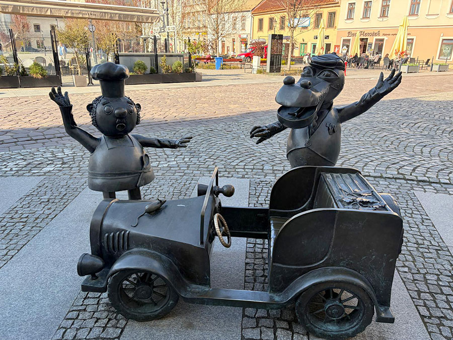 Wycieczka Stowarzyszenia Przyjaciół Muzeum Narodowego we Wrocławiu na wystawę porcelany księcia Sułkowskiego w Bielsku-Białym