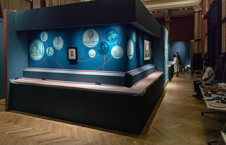 Przygotowania do wystawy „Medalierstwo z lat 1700–1799 w zbiorach Muzeum Narodowego we Wrocławiu”