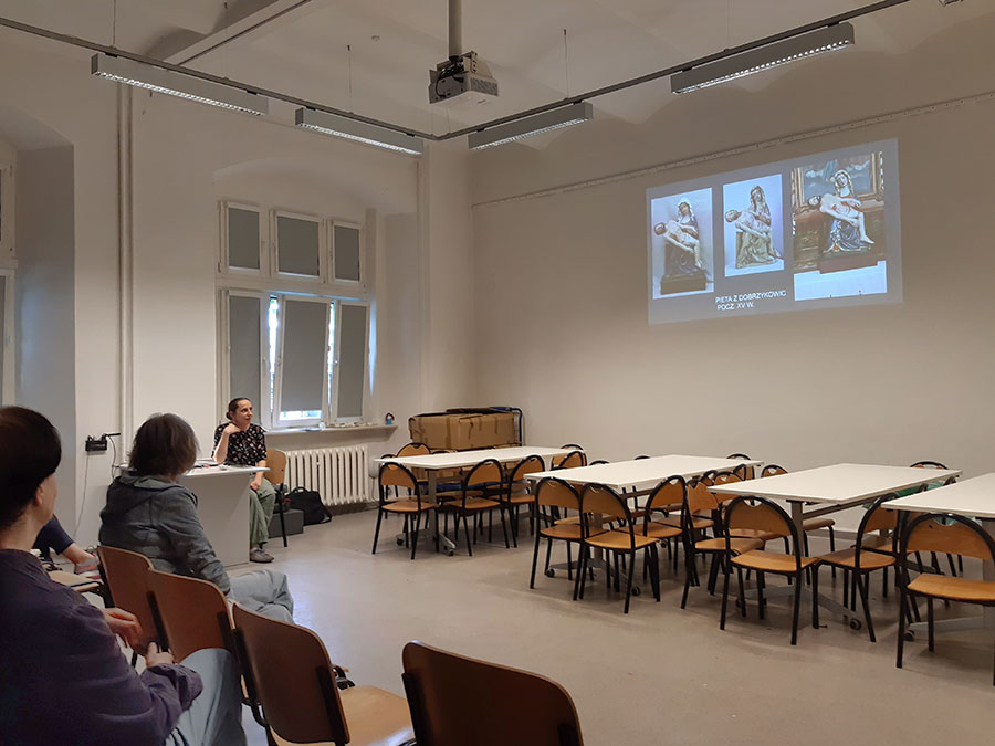 Fotorelacja z wykładu „Konserwacja dzieł sztuki średniowiecznej”