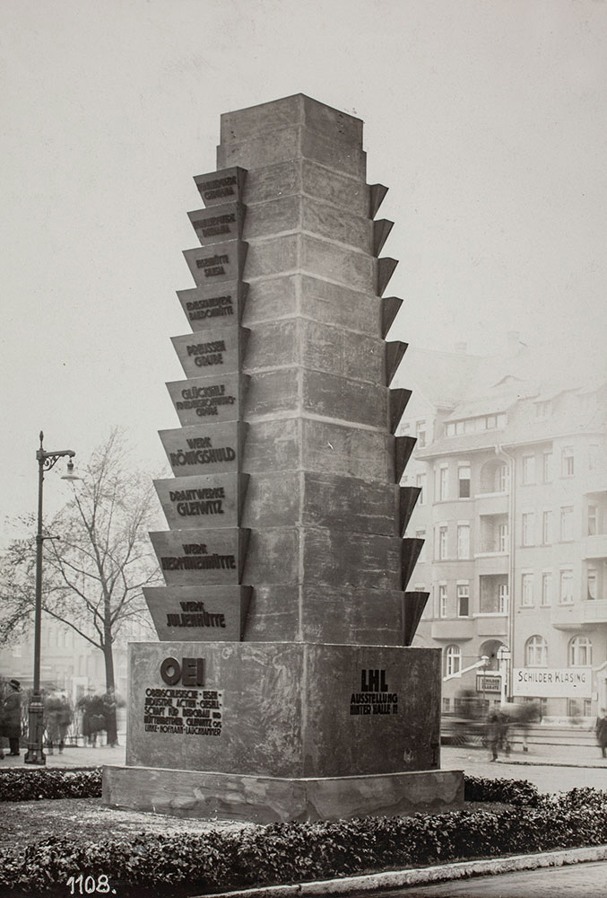 Jedna z instalacji zaprojektowanych przez Günthera Grundmanna dla firmy Linke-Hofmann-Lauchhammer na targi budowlane w Lipsku w 1925 r.