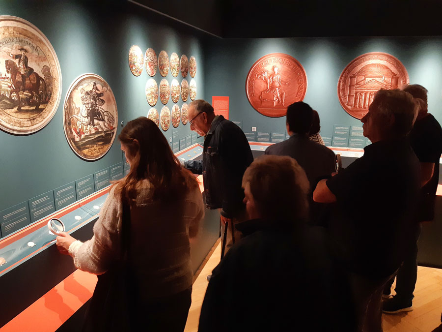 Oprowadzanie kuratorskie po wystawie „Medalierstwo z lat 1700–1799 w zbiorach Muzeum Narodowego we Wrocławiu”