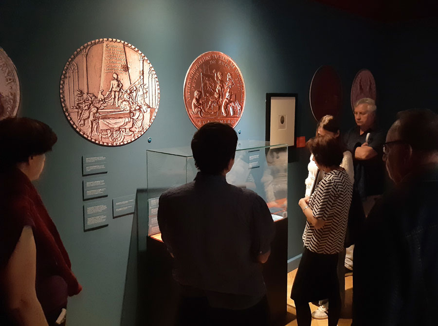 Oprowadzanie kuratorskie po wystawie „Medalierstwo z lat 1700–1799 w zbiorach Muzeum Narodowego we Wrocławiu”