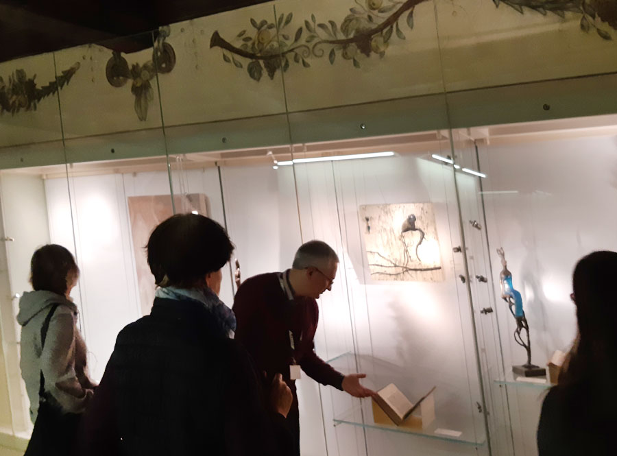 „Ogród wypowiedzianych słów” – fotorelacja z oprowadzania w Muzeum Pana Tadeusza dla Stowarzyszenia Przyjaciół Muzeum Narodowego we Wrocławiu