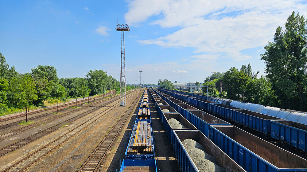 Stacja Wrocław-Brochów z wagonami towarowymi