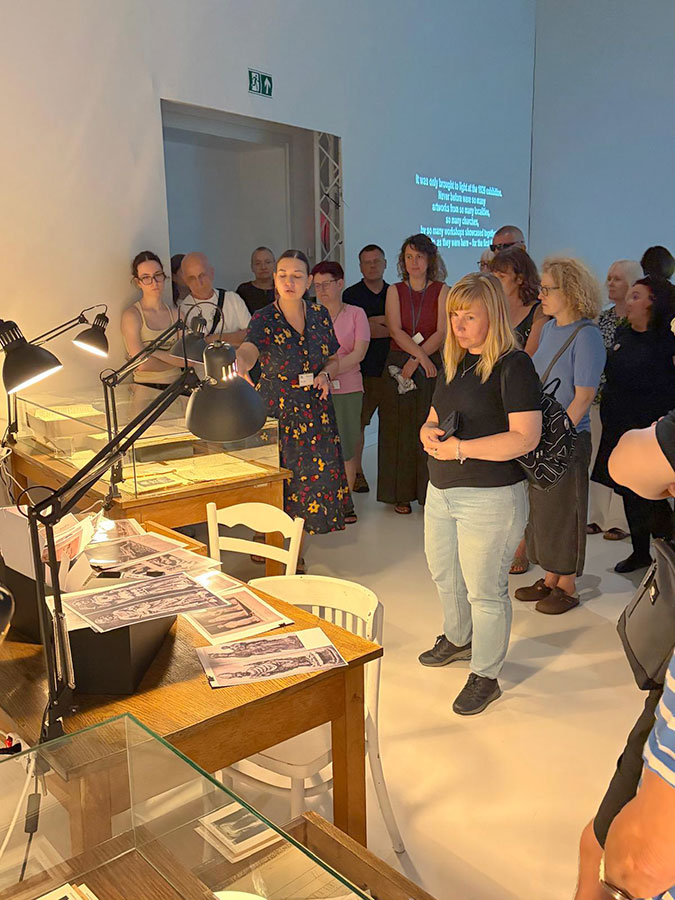 „Stulecie. W rocznicę wielkiej wystawy śląskiej sztuki średniowiecznej” – fotorelacja z oprowadzania dla Stowarzyszenia Przyjaciół Muzeum Narodowego we Wrocławiu