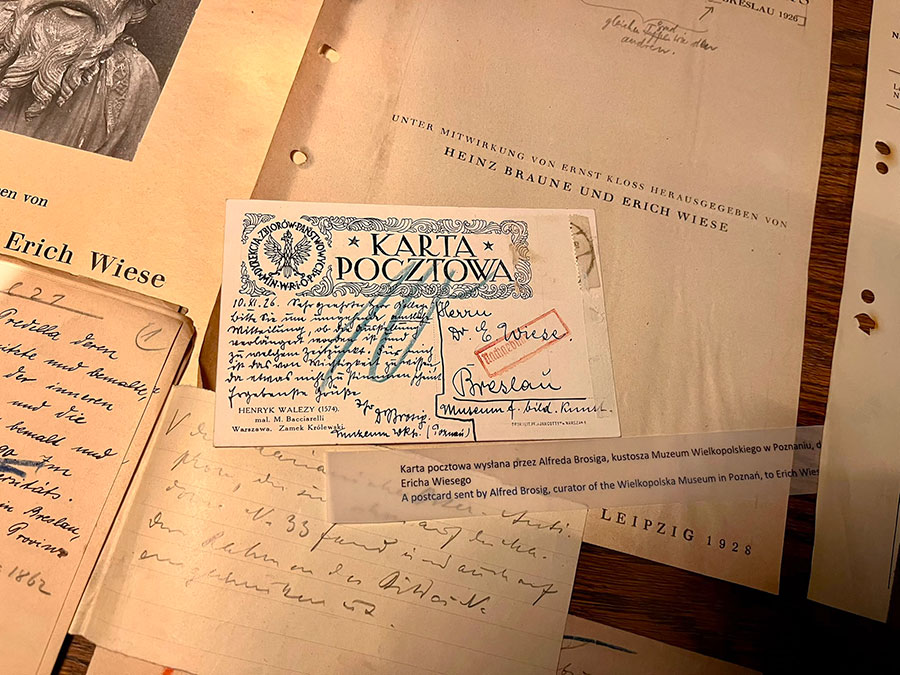 „Stulecie. W rocznicę wielkiej wystawy śląskiej sztuki średniowiecznej” – fotorelacja z oprowadzania dla Stowarzyszenia Przyjaciół Muzeum Narodowego we Wrocławiu