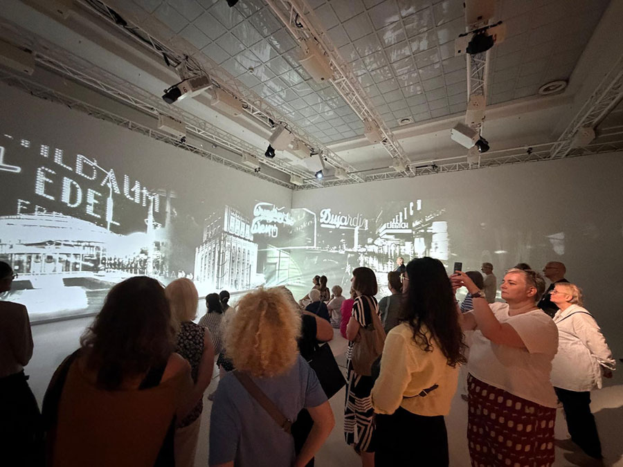 „Stulecie. W rocznicę wielkiej wystawy śląskiej sztuki średniowiecznej” – fotorelacja z oprowadzania dla Stowarzyszenia Przyjaciół Muzeum Narodowego we Wrocławiu