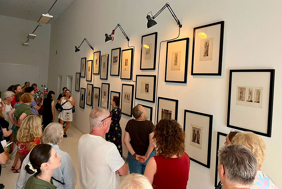 „Stulecie. W rocznicę wielkiej wystawy śląskiej sztuki średniowiecznej” – fotorelacja z oprowadzania dla Stowarzyszenia Przyjaciół Muzeum Narodowego we Wrocławiu