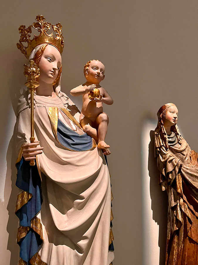 „Stulecie. W rocznicę wielkiej wystawy śląskiej sztuki średniowiecznej” – fotorelacja z oprowadzania dla Stowarzyszenia Przyjaciół Muzeum Narodowego we Wrocławiu