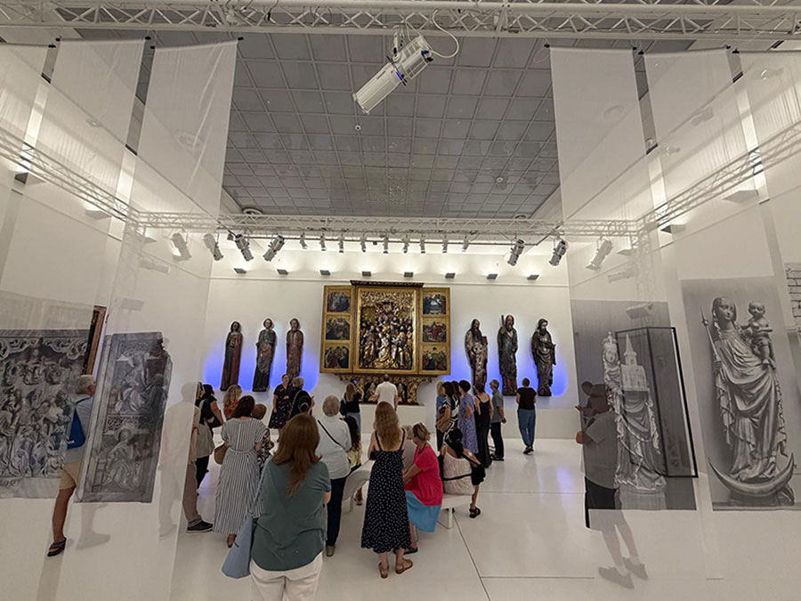 „Stulecie. W rocznicę wielkiej wystawy śląskiej sztuki średniowiecznej” – fotorelacja z oprowadzania dla Stowarzyszenia Przyjaciół Muzeum Narodowego we Wrocławiu