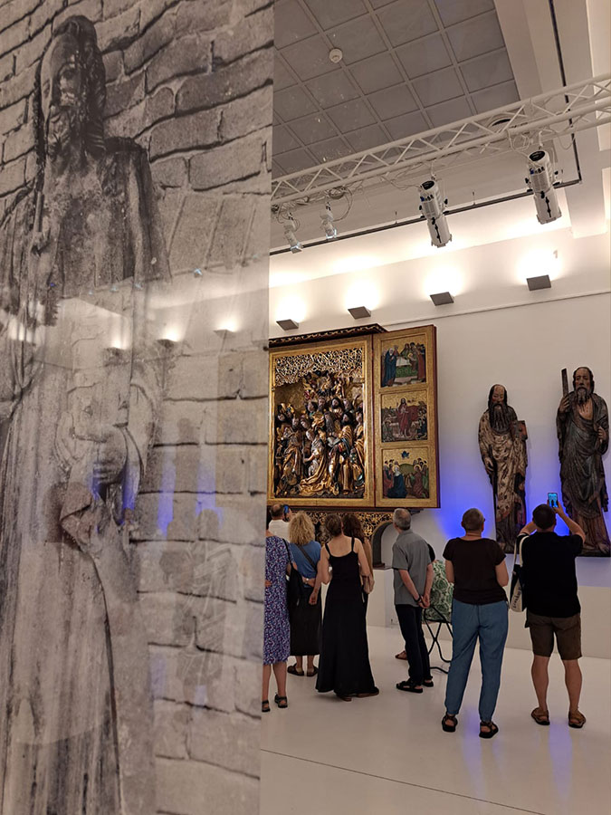 „Stulecie. W rocznicę wielkiej wystawy śląskiej sztuki średniowiecznej” – fotorelacja z oprowadzania dla Stowarzyszenia Przyjaciół Muzeum Narodowego we Wrocławiu