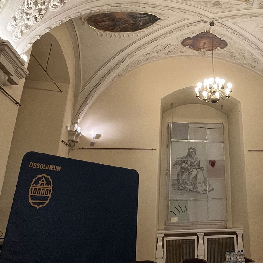 Szklana praca Barbary Idzikowskiej (Madonna z Dzieciątkiem)