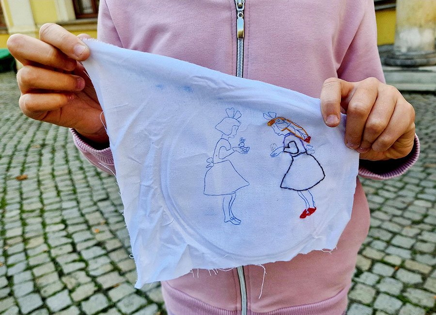 Warsztaty hafciarskie „Nowa koleżanka i nowy kolega”
