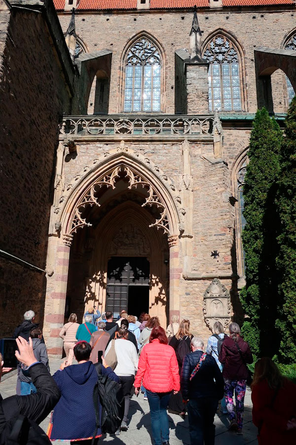 Wycieczka do Sobótki, Strzegomia i Świdnicy dla Stowarzyszenia Przyjaciół Muzeum Narodowego we Wrocławiu – Bazylika w Strzegomiu
