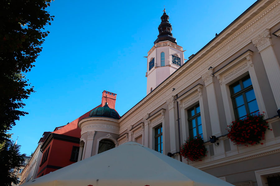 Wycieczka do Sobótki, Strzegomia i Świdnicy dla Stowarzyszenia Przyjaciół Muzeum Narodowego we Wrocławiu – Ratusz w Świdnicy