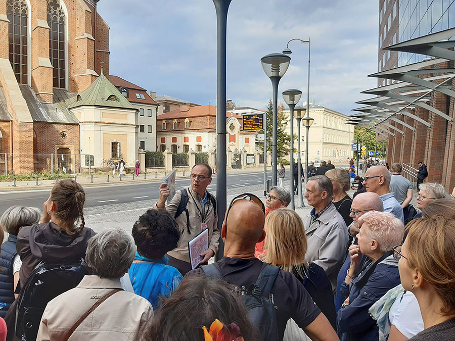 Fotorelacja z oprowadzania po Placu Dominikańskim dla Stowarzyszenia Przyjaciół Muzeum Narodowego we Wrocławiu w ramach Europejskich Dni Dziedzictwa