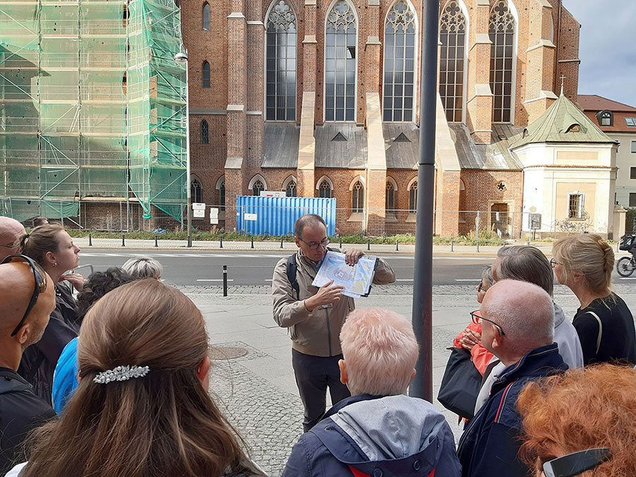 Fotorelacja z oprowadzania po Placu Dominikańskim dla Stowarzyszenia Przyjaciół Muzeum Narodowego we Wrocławiu w ramach Europejskich Dni Dziedzictwa