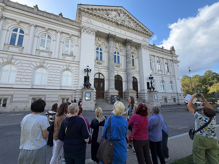 Fotorelacja z wyjazdu do Warszawy dla Stowarzyszenia Przyjaciół Muzeum Narodowego we Wrocławiu – zwiedzanie Zachęty