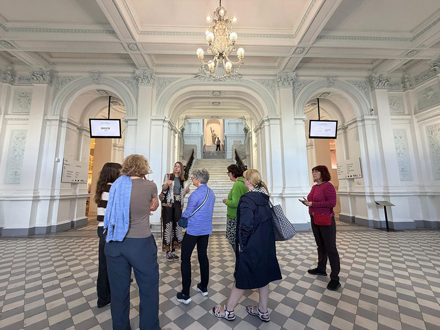 Fotorelacja z wyjazdu do Warszawy dla Stowarzyszenia Przyjaciół Muzeum Narodowego we Wrocławiu – zwiedzanie Zachęty
