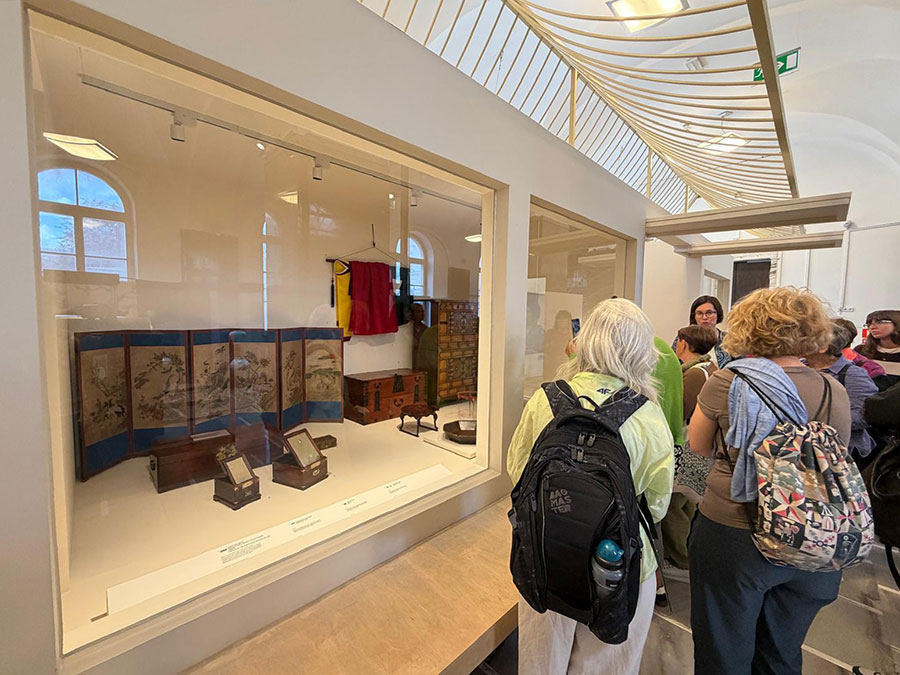 Fotorelacja z wyjazdu do Warszawy dla Stowarzyszenia Przyjaciół Muzeum Narodowego we Wrocławiu – zwiedzanie Galerii Koreańskiej w Muzeum Etnograficznym